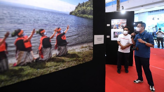 Jokowi Apresiasi Pameran Foto Indonesia Tangguh Indonesia Tumbuh Pameran foto Indonesia Tangguh Indonesia Tumbuh resmi dibuka hari ini. Pameran ini menampilkan hasil karya foto jurnalistik terbaik mereka.
