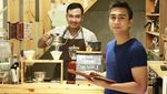 Keseruan Ngopi Lutfi Agizal, Youtuber yang Protes PPKM Sambil Foto Prewedding