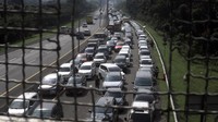 Sat Lantas Polres Bogor memberlakukan sistem buka tutup jalur untuk mengurai kemacetan