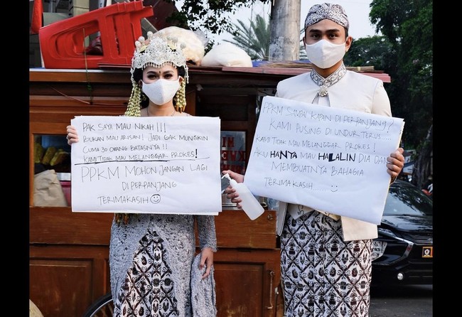 Melalui akun Instagramnya @lutfiagizal, pria yang juga dikenal sebagai aktor itu membagikan keresahan hatinya yang ingin mengadakan acara pernikahan. Mantan kekasih putri Iis Dahlia itu menuliskan beberapa pernyataan terkait perpanjangan PPKM yang dilakukan pemerintah. Prewed ini ungkapan dari para calon pengantin & vendor pernikahan periode Juni-Oktober 2021. Semoga pak luhut lihat...🙏🏻🙏🏻🙏🏻, tulis akun Instagram @lutfiagizal (10/8/2021). Foto: Dok. Instagram @lutfiagizal.