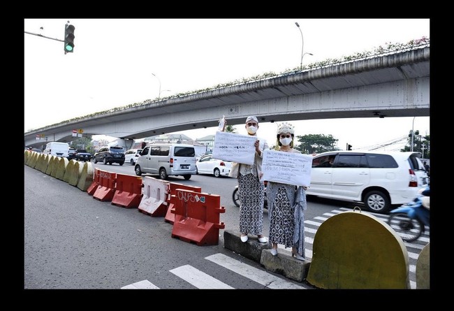 Wolipop menghubungi Muhamad Lutfi Agizal untuk mengklarifikasi terkait aksinya prewedding sekaligus protes PPKM yang viral itu. Dia mengungkap alasannya melakukan sesi foto prewedding tersebut. Kebetulan ada informasi bahwa PPKM dilanjutkan sampai tanggal 16 Agustus, aksi ini menjawab ketakutan kita sebagai calon pengantin yang akan menyelenggarakan acara pernikahan, kata Lutfi kepada Wolipop, Rabu (11/8/2021).Foto: Dok. Instagram @lutfiagizal.