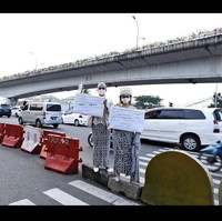 Wolipop menghubungi Muhamad Lutfi Agizal untuk mengklarifikasi terkait aksinya prewedding sekaligus protes PPKM yang viral itu. Dia mengungkap alasannya melakukan sesi foto prewedding tersebut. Kebetulan ada informasi bahwa PPKM dilanjutkan sampai tanggal 16 Agustus, aksi ini menjawab ketakutan kita sebagai calon pengantin yang akan menyelenggarakan acara pernikahan, kata Lutfi kepada Wolipop, Rabu (11/8/2021).Foto: Dok. Instagram @lutfiagizal.