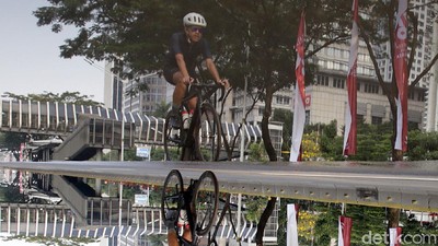 Warga Jakarta Manfaatkan Libur Nasional untuk Berolahraga