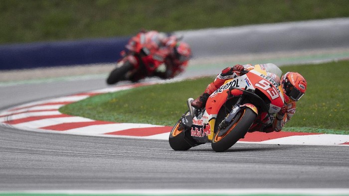 SPIELBERG, AUSTRIA - AUGUST 08: Marc Marquez of Spain and Repsol Honda Team rounds the bend during the MotoGP race during the MotoGP of Styria - Race at Red Bull Ring on August 08, 2021 in Spielberg, Austria. (Photo by Mirco Lazzari gp/Getty Images)