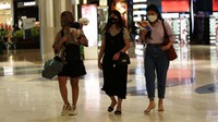 Aturan itu memperbolehkan mal untuk buka dengan kapasitas 25 persen. Uji coba pembukaan mall akan dilakukan di 4 daerah terlebih dahulu, yaitu Jakarta, Bandung, Surabaya dan Semarang.