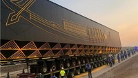 Dilansir BBC, Alat berat digunakan untuk memindahkan kapal yang terbuat dari kayu itu ke Museum Giza. Dok. Kementerian Urusan Kepurbakalaan Mesir via BBC Indonesia.