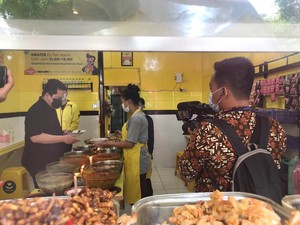 Cerita Erick Thohir Makan Siang di Warteg, Bisa 20 Menit?
