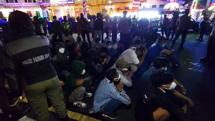 Nekat Konvoi Rayakan HUT Arema ke-34, Puluhan Pemuda Beratribut Aremania Diamankan