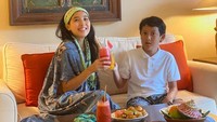 Kabar bahagia datang dari artis Olivia Zalianty. Adik Marcella Zalianty tersebut baru saja menikah dengan pria bernama Ndaru Kusumo. Foto: Instargram @oliviazallianty