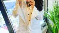 Dikenal doyan kulineran, ada banyak keseruan Olivia lainnya. Seperti yang satu ini saat dirinya menikmati gelato enam rasa. Bahkan ia sampai nambah 3 kali. Foto: Instargram @oliviazallianty