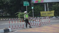 Sambodo menjelaskan, pengendalian mobilitas masyarakat dengan sistem ganjil-genap ini diterapkan dengan pertimbangan efektivitas. Menurutnya, dengan sistem ganjil-genap petugas akan lebih mudah melakukan pengawasan di lapangan. 