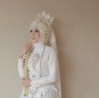 Dalam unggahannya di Instagram, Kania Permatasari mengungkapkan pernikahannya dengan Ujung Oppa hanya akad nikah saja. Mereka belum mengadakan resepsi karena aturan PPKM. “Maaf belum bisa mengadakan resepsi pernikahan di karnakan pandemi PPKM insya Allah seusai PPKM selesai kita akan menggelar resepsi pernikahan supaya bisa mengundang semuanya,” tulis Kania. Foto: Dok. victoriousprojects, Instagram @kania_permatasari