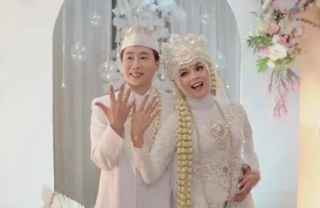 Ujung Oppa dan Kania Permatasari menikah pada 8 Agustus 2021. Ujung Oppa dan Kania kompak menyampaikan kabar bahagia tersebut melalui unggahan di Instagram mereka. Foto: Dok. victoriousprojects, Instagram @kania_permatasari