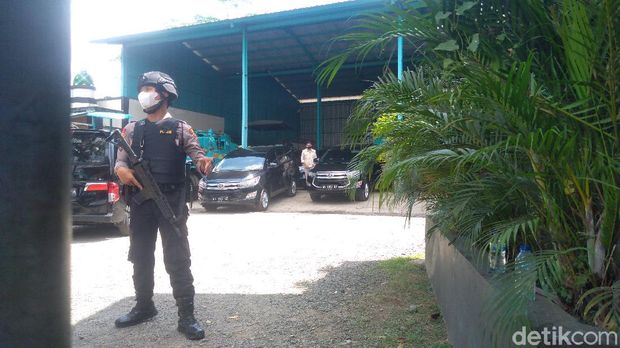 Petugas KPK mendatangi basecamp PT SW Purbalingga