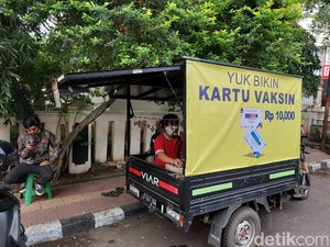 Pria Cimahi Raup Cuan Belasan Juta dari Jasa Cetak Kartu Vaksin COVID