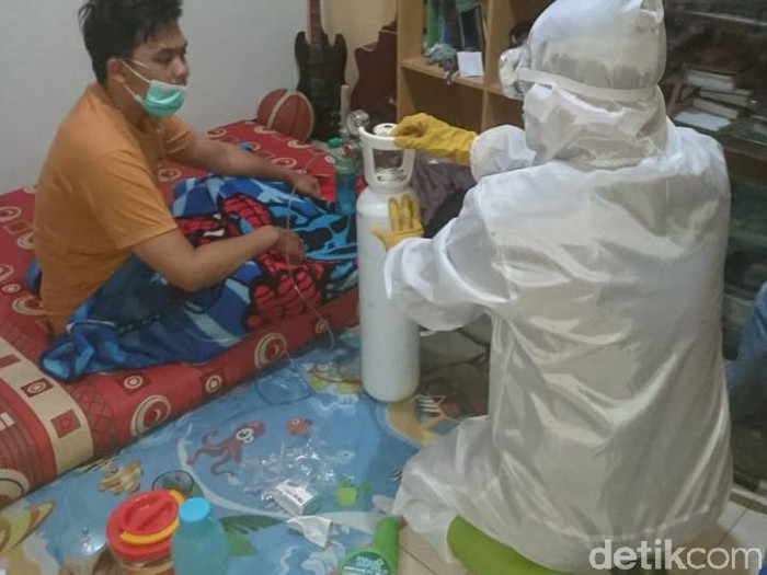 Sejumlah warga Bandung menggerakan sedekah oksigen