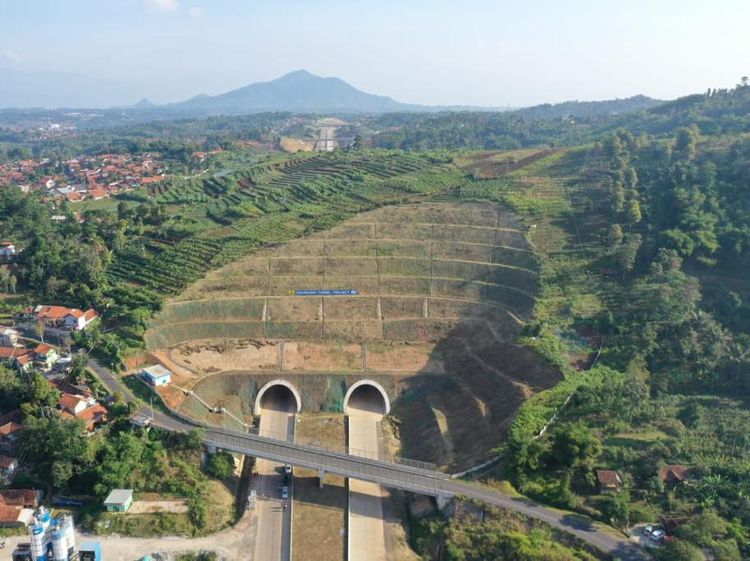 Melihat Lagi Potret Terowongan Tol Terpanjang di Indonesia