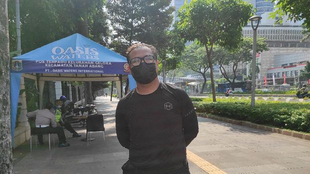 Warga DKI tanggapi kebijakan penyekatan yang diganti dengan sistem ganjil genap untuk mengurangi mobilitas saat PPKM darurat