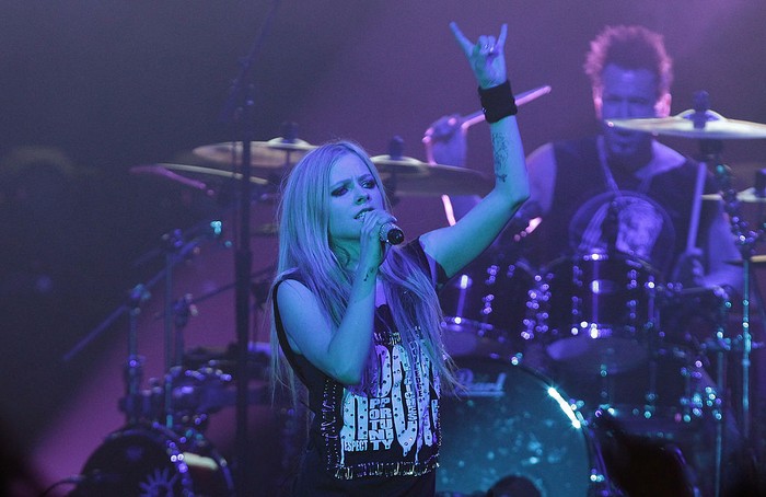 SEOUL, SOUTH KOREA - FEBRUARY 19:  Avril Lavigne performs live at Olympic Hall on February 19, 2014 in Seoul, South Korea.  (Photo by Chung Sung-Jun/Getty Images)