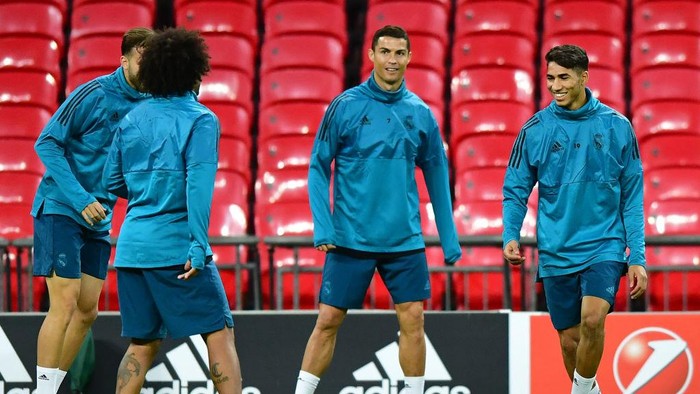LONDON, ENGLAND - OCTOBER 31: Cristiano Ronaldo and Achraf Hakimi of Real Madrid train during a training session ahead of their UEFA Champions League Group H match against Tottenham Hotspur at Wembley Stadium on October 31, 2017 in London, England. (Photo by Alex Broadway/Getty Images)