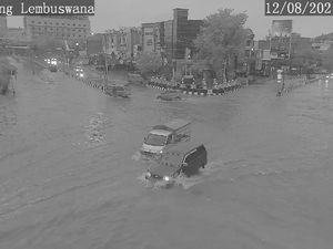 Diguyur Hujan Lebat Sejak Subuh, Kota Samarinda Terendam Banjir