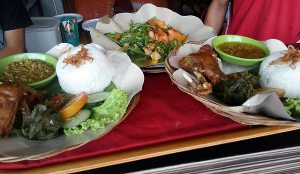 5 Restoran di Jakarta Ini Punya Bebek Goreng Bali Sambal Matah yang Sedap
