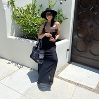 Di Instagram, selain foto-foto seksi, wanita yang pernah ikut ajang Miss Bikini US itu sering menampilkan gaya hidupnya yang glamour dengan berpose di mobil mewah dan pesawat pribadi. Foto: Instagram @bellabaezofficial