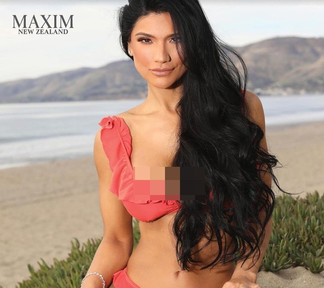 Kepada New York Post, Bella mengaku berkeinginan tampil di majalah Maxim untuk berbicara mengenai pengalamannya mengidap depresi. Bella memang sempat tertekan setelah putus dari pacarnya di 2016. Foto: Instagram @bellabaezofficial