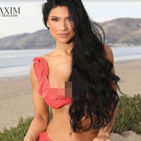 Kepada New York Post, Bella mengaku berkeinginan tampil di majalah Maxim untuk berbicara mengenai pengalamannya mengidap depresi. Bella memang sempat tertekan setelah putus dari pacarnya di 2016. Foto: Instagram @bellabaezofficial