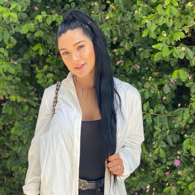 Bella mau membayar fotografer Brian B. Hayes $2.000 (Rp 28 jutaan) untuk pemotretan dan $10.000 (Rp 143 jutaan) untuk memastikan Maxim mempublikasikan fotonya juga memuat ceritanya. Meski bukan uang yang sedikit tampaknya wanita itu tak terlalu mempermasalahkannya. Foto: Instagram @bellabaezofficial