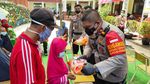 Berbagi dengan Anak Yatim di Tengah Pandemi