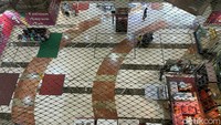 Setiap hari kebanyakan orang yang datang hanya untuk melihat-lihat saja.