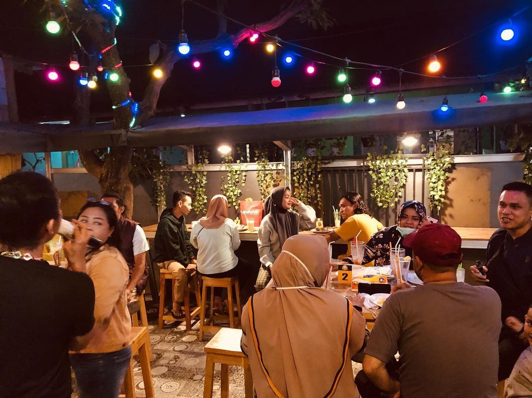 Intip Menu dan Suasana Cafe Ucok Baba