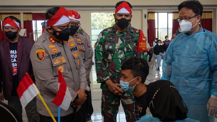 Divaksin, Ratusan Mahasiswa di Mojokerto Juga Digalang Jadi Vaksinator