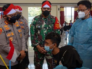Divaksin, Ratusan Mahasiswa di Mojokerto Juga Digadang-gadang Jadi Vaksinator