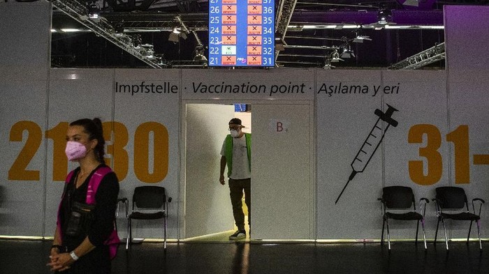 Dugem gratis vaksin di Berlin