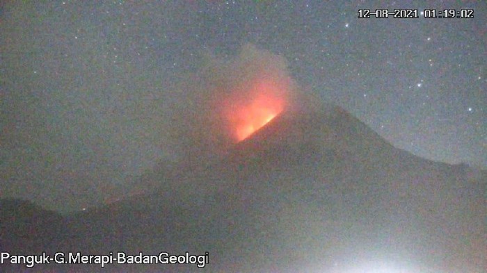Erupsi Gunung Merapi, 11/8/2021 dinihari
