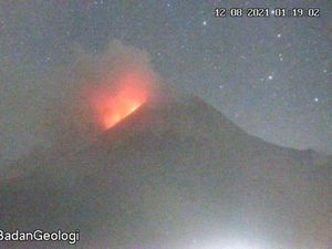 Penampakan Merapi Erupsi Pagi Ini, Awan Panas Meluncur Hingga 3 Km