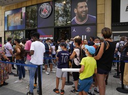 Begini antusias suporter saat berburu jersey Messi.