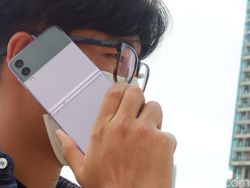 Menggenggam Galaxy Z Flip 3, HP Layar Lipat Kece Harga Rp 15 Juta