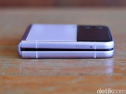 Menggenggam Galaxy Z Flip 3, HP Layar Lipat Kece Harga Rp 15 Juta
