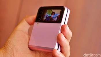 Bahkan dimungkinkan untuk foto ultrawide, jadi bisa foto selfie grup. Foto: Adi Fida Rahman/detikINET