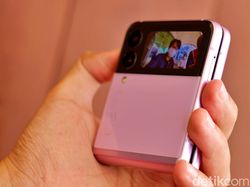 Menggenggam Galaxy Z Flip 3, HP Layar Lipat Kece Harga Rp 15 Juta