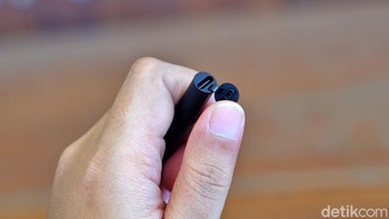 S Pen Pro dapat dicharging dengan USB Type C.Foto: Adi Fida Rahman/detikINET