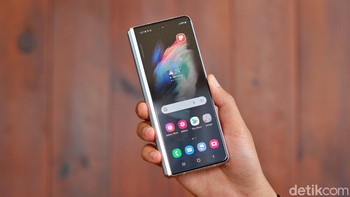 Layar bagian depan kini mendung refresh rate 120 Hz. Foto: Adi Fida Rahman/detikINET