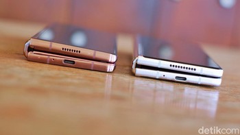 Dimensinya pun lebih tipis dan ringan dari Galaxy Z Fold 2. Foto: Adi Fida Rahman/detikINET