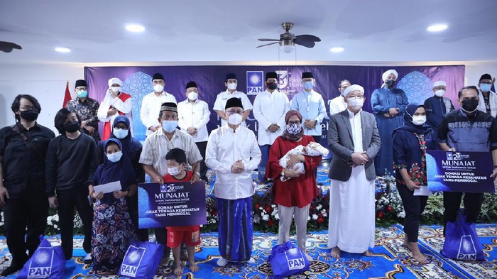 Gelar Tablig Akbar Secara Daring, PAN Pecahkan Rekor MURI Sebanyak kurang lebih 10.000 kader PAN se-Indonesia mengikuti tablig akbar secara daring. Aktivitas tersebut langsung memecahkan rekor MURI.