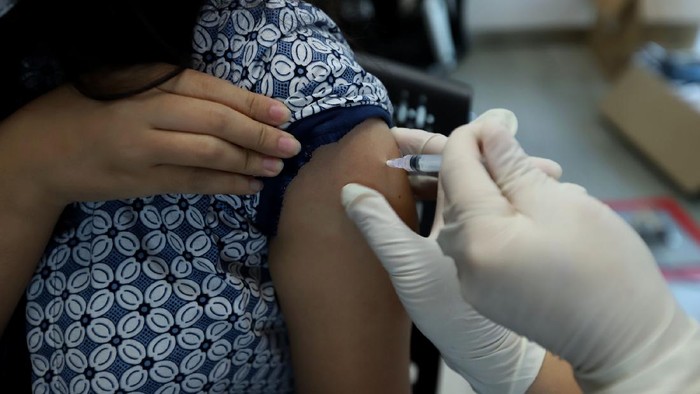 Genjot Percepatan Vaksinasi Demi Herd Immunity Pemerintah bersama pihak swasta terus menggenjot program vaksinasi COVID guna tercapai herd immunity. Seperti ini salah satunya.