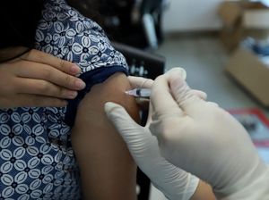 Beda Pemprov Sulsel-Pemda Torut soal Pejabat Divaksin Ketiga