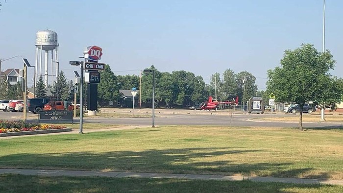 Helikopter mendarat di toko es krim